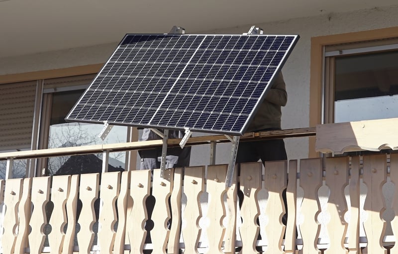 Grüner Strom vom Balkon: So installieren Sie Ihre Mini-Solaranlage Schritt für Schritt!