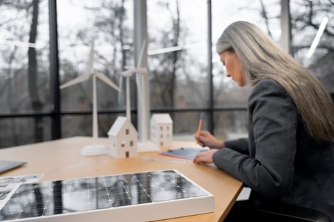 Mini-Solaranlage auf dem Tisch
